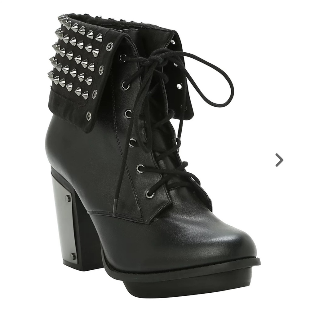 Hot Topic Blackheart Brand Studded Combat Boot Heels Size 10
